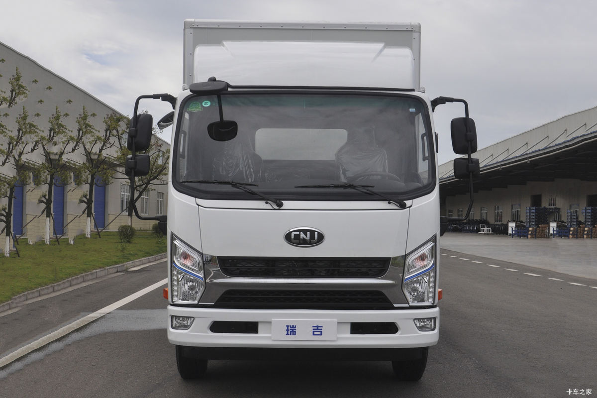 南骏汽车 瑞吉 156马力 3.85米排半仓栅式轻卡