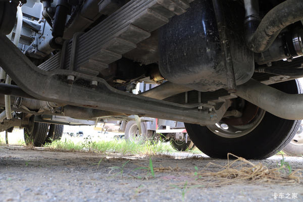 中国重汽 HOWO T5G 210马力 4X2 油罐车底盘(ZZ