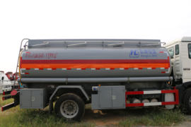 HOWO T5G&nbsp;油罐车上装图片