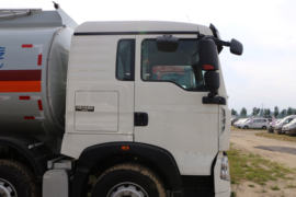 重汽豪沃(HOWO)底盘&nbsp;油罐车外观图片