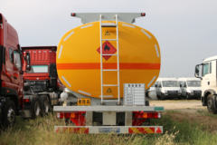 中国重汽 HOWO T5G 340马力 8X4 油罐车(开乐牌)(AKL5320GYYZZ01)