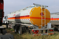 中国重汽 HOWO T5G 340马力 8X4 油罐车(开乐牌)(AKL5320GYYZZ01)