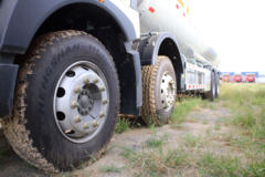 中国重汽 HOWO T5G 340马力 8X4 油罐车(开乐牌)(AKL5320GYYZZ01)