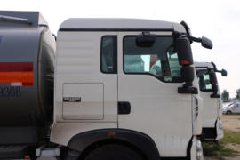 重汽豪沃(HOWO)底盘&nbsp;油罐车外观图片