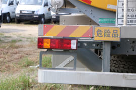 重汽豪沃(HOWO)底盘&nbsp;油罐车外观图片