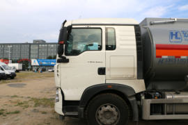 重汽豪沃(HOWO)底盘&nbsp;油罐车外观图片