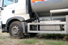 中国重汽 HOWO T5G 280马力 6X4 运油车(醒狮牌)(SLS5260GYYZ5A)