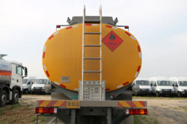 重汽豪沃(HOWO)底盘&nbsp;油罐车上装图片