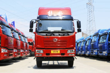 一汽解放 J6L中卡 180马力 4X2 6.75米栏板载货车底盘(CA1180P62K1L4E5)