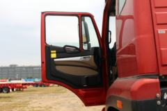 中国重汽 豪瀚J7B重卡 380马力 6X4牵引车(4.111速比)(ZZ4255N3246E1)