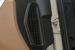 中国重汽 豪瀚J7B重卡 320马力 6X2 LNG牵引车(ZZ4255N27C6E1L)