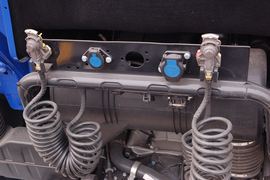 TGA&nbsp;牵引车底盘                                                图片