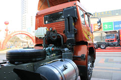 中国重汽 金王子重卡 300马力 6X4 牵引车(半高顶 精英版)(ZZ4251M3241C) 