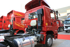 中国重汽 豪运重卡 380马力 6X4牵引车(ZZ4255N3245D1)