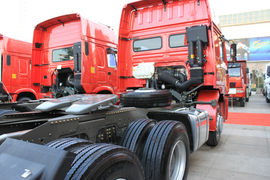 中国重汽HOKA&nbsp;牵引车外观                                                图片