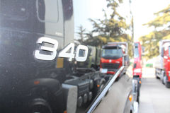 中国重汽 HOWO A7系重卡 340马力 6X2 牵引车(ZZ4257N25C7P1B) 中国重汽 HOWO A7系重卡 340马力 6X2 牵引车(ZZ4257N25C7P1B)