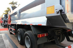 中国重汽 HOWO A7系重卡 340马力 6X4 5.8米自卸车(ZZ3257N4147N1)