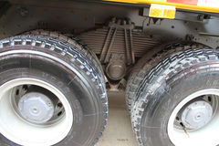 中国重汽 金王子重卡 300马力 6X4 7.3米自卸车(ZZ3251M5241C)