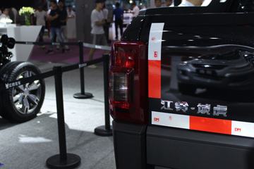 ���� �� 2017�� ���ܰ� 2.0L���� 205���� ���� ˫��Ƥ��ͼƬ