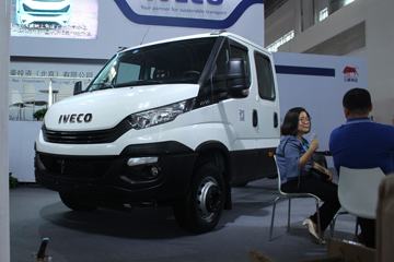 依维柯 新Daily 170马力 4X2 7吨消防车底盘(70C17H)