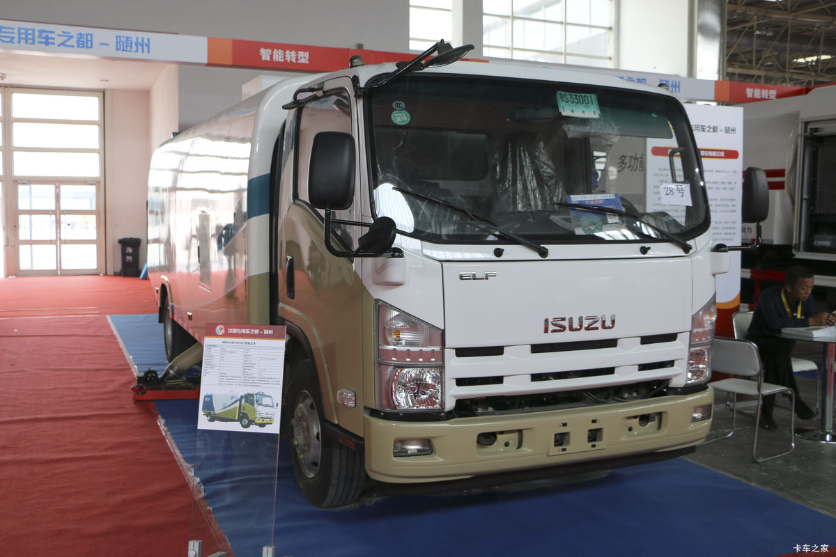 庆铃 五十铃 205马力 4X2 吸尘车(聚尘王牌)