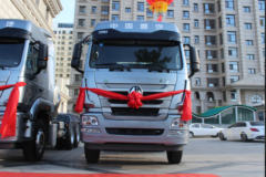 中国重汽 豪瀚J7G重卡 430马力 6X4 LNG牵引车(ZZ4255N3847E1L)