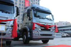 中国重汽 豪瀚J7G重卡 430马力 6X4 LNG牵引车(ZZ4255N3847E1L)