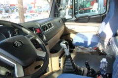 中国重汽 豪瀚J7G重卡 430马力 6X4 LNG牵引车(ZZ4255N3847E1L)