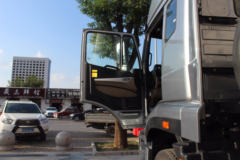 中国重汽 豪瀚J7G重卡 430马力 6X4 LNG牵引车(ZZ4255N3847E1L)