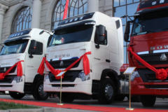中国重汽 HOWO T7H重卡 540马力 6X4牵引车(ZZ4257W324HE1B)