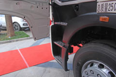 中国重汽 HOWO T7H重卡 540马力 6X4牵引车(ZZ4257W324HE1B)