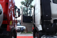 中国重汽 HOWO T7H重卡 540马力 6X4牵引车(ZZ4257W324HE1B)