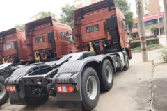 联合卡车 U440重卡 440马力 6X4危险品牵引车(QCC4252D654W)