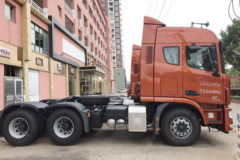 联合卡车 U440重卡 440马力 6X4危险品牵引车(QCC4252D654W)