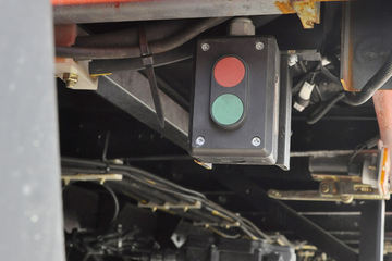 �������ó� ���� 210���� 4X2 9.6����������ʽ�ػ���(EQ5180XYKGD5D)ͼƬ