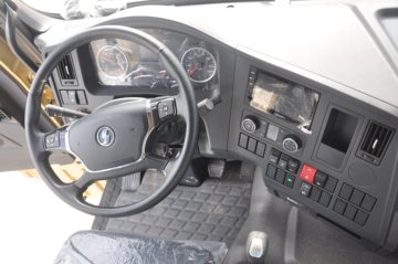 �����ؿ� ����X3000 �ƽ�� 430���� 6X4 LNGǣ����ͼƬ