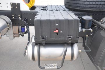 �����ؿ� ����X3000 �ƽ�� 430���� 6X4 LNGǣ����ͼƬ