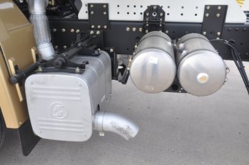 �����ؿ� ����X3000 �ƽ�� 430���� 6X4 LNGǣ����ͼƬ