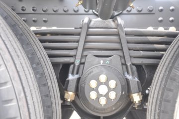�����ؿ� ����X3000 �ƽ�� 430���� 6X4 LNGǣ����ͼƬ