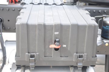 �����ؿ� ����X3000 �ƽ�� 430���� 6X4 LNGǣ����ͼƬ