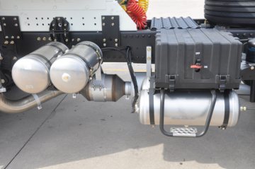 �����ؿ� ����X3000 �ƽ�� 430���� 6X4 LNGǣ����ͼƬ