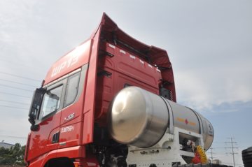 �����ؿ� ����X3000 �ƽ�� 430���� 6X4 LNGǣ����ͼƬ
