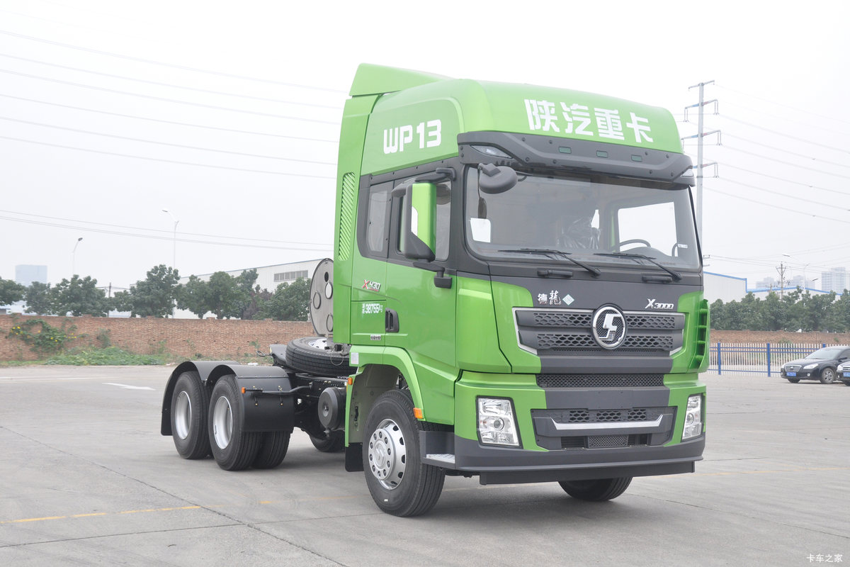 陕汽重卡 德龙X3000 轻量化版 400马力 6X4 LNG牵引车