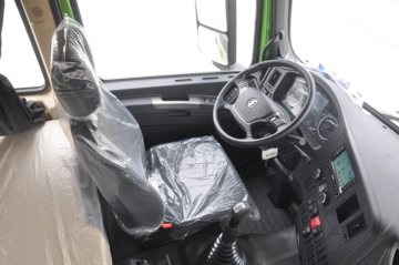 �����ؿ� ����X3000 �ƽ�� 430���� 6X4 LNGǣ����ͼƬ