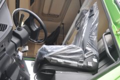 陕汽重卡 德龙X3000 黄金版 430马力 6X4 LNG牵引车(SX42584X384TL)