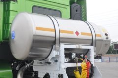 陕汽重卡 德龙X3000 黄金版 430马力 6X4 LNG牵引车(SX42584X384TL)