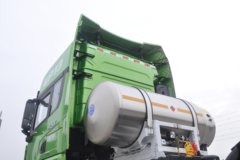 陕汽重卡 德龙X3000 黄金版 430马力 6X4 LNG牵引车(SX42584X384TL)