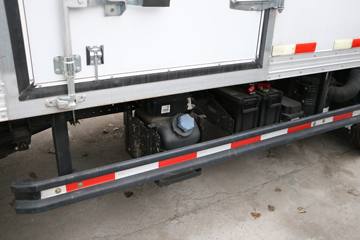 ���� ŷ����3ϵ 143���� 4X2 4.2����ʽ��ƿ���䳵(BJ5049XRQ-A3)ͼƬ