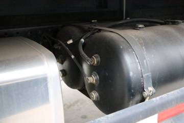 ���� ŷ����3ϵ 143���� 4X2 4.2����ʽ��ƿ���䳵(BJ5049XRQ-A3)ͼƬ