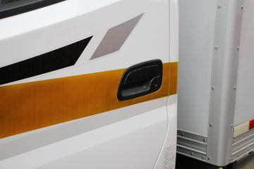 ���� ŷ����3ϵ 143���� 4X2 4.2����ʽ��ƿ���䳵(BJ5049XRQ-A3)ͼƬ